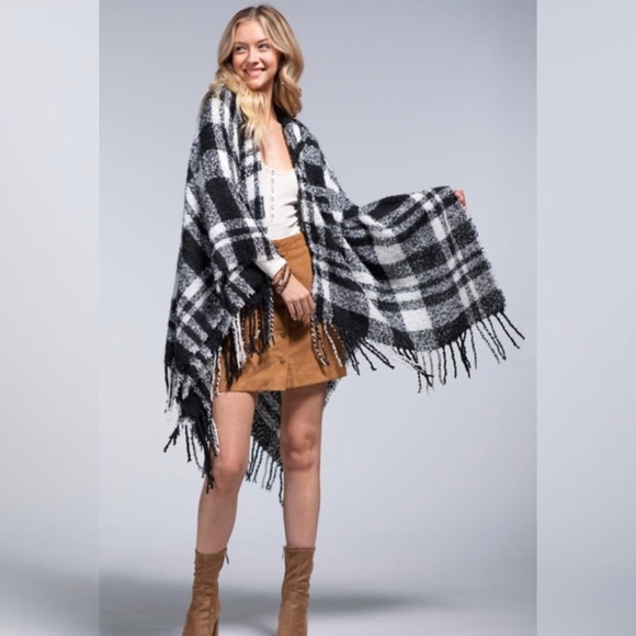 Oh So Soft Plaid Cardigan Poncho Ruana Hoodie With Fringe - Picture 2 of 13